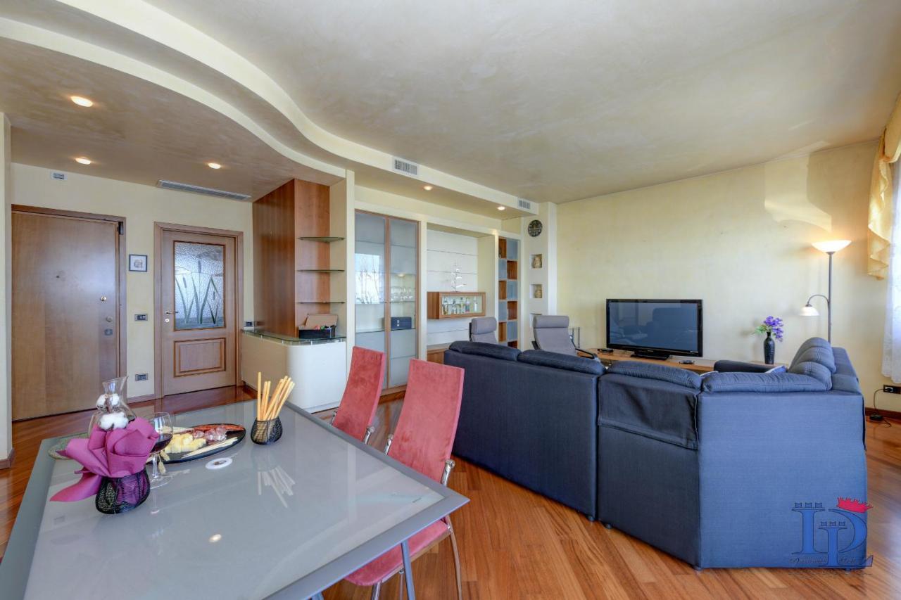 Desenzanoloft Official Partner Marriott Homes & Villas - Charming On The Lake Front Lake 데센자노델가르다 외부 사진